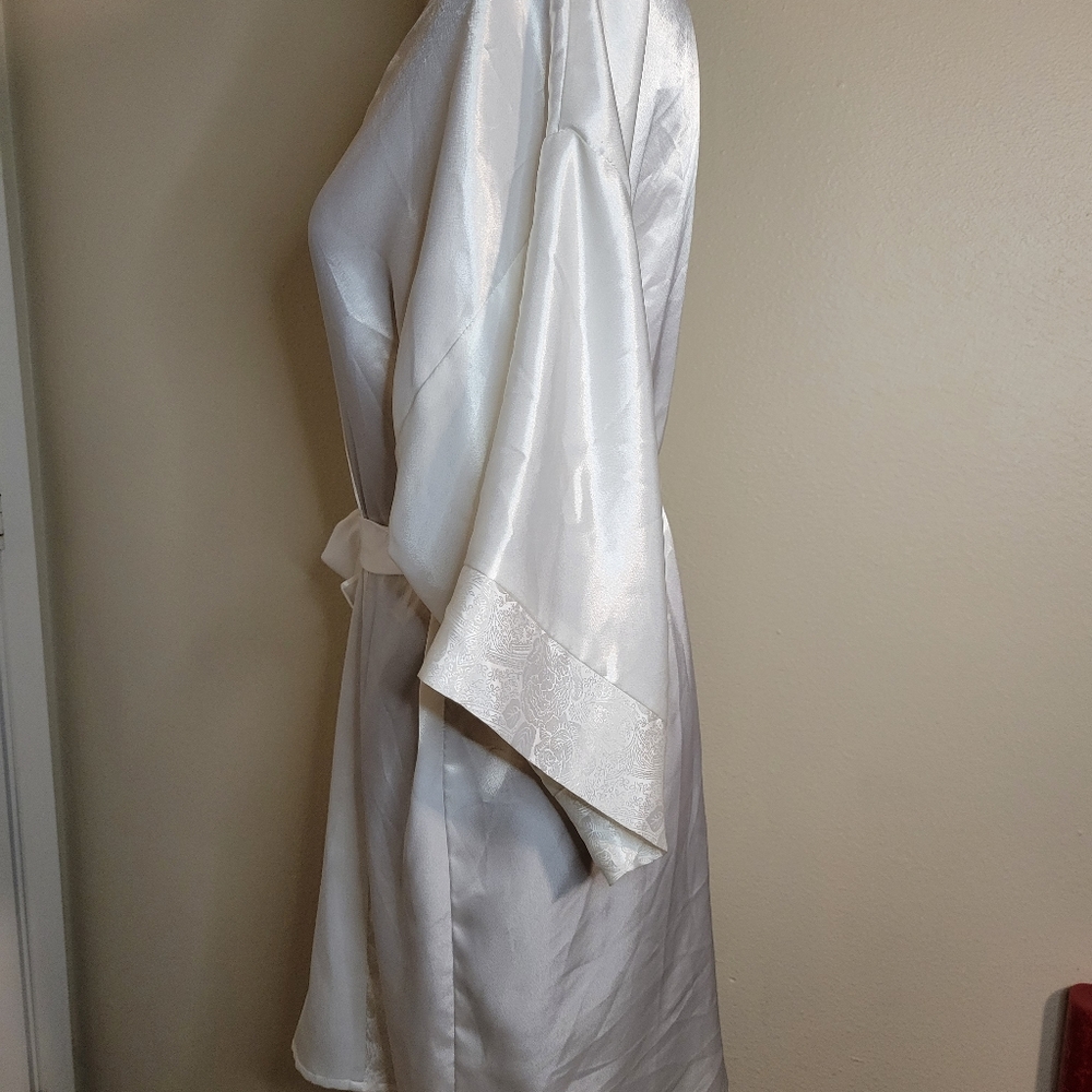 L.A. Intimates Robe - Picture 3 of 6